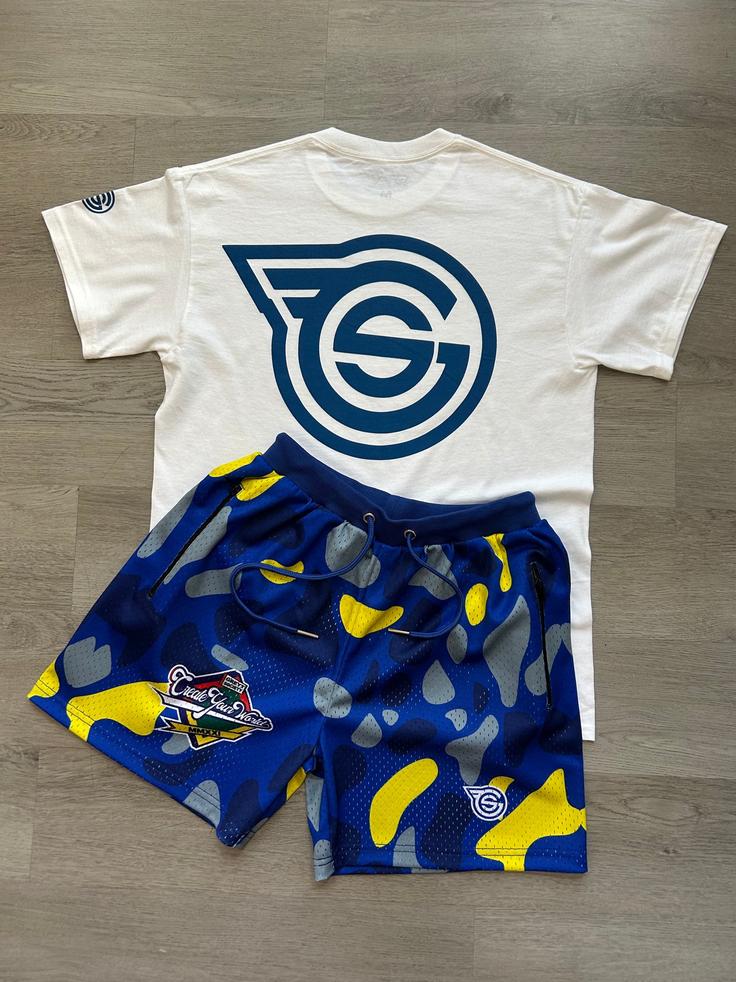 Royal & White OLD ENGLISH GREYT SOCIETY TEE